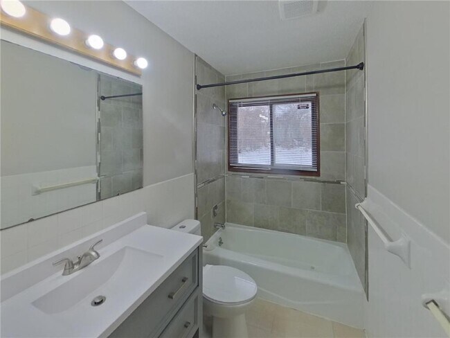 Building Photo - 1000 Concordia Ave