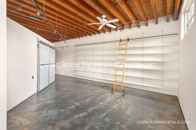 Building Photo - 1600 SE Division St