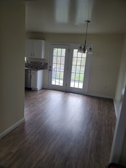 Dining - 59 Sopwith Way