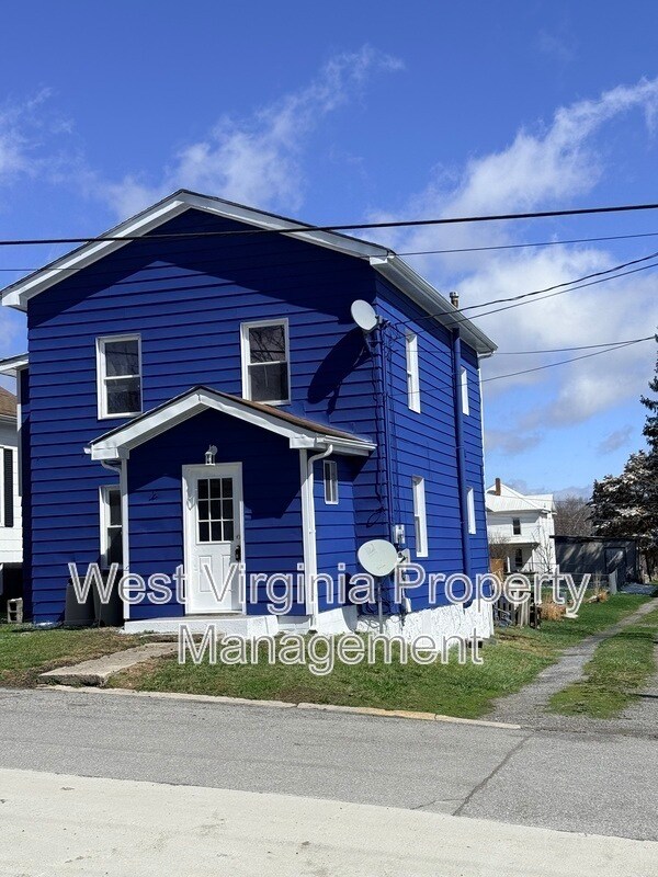 Building Photo - 304 N 3rd St