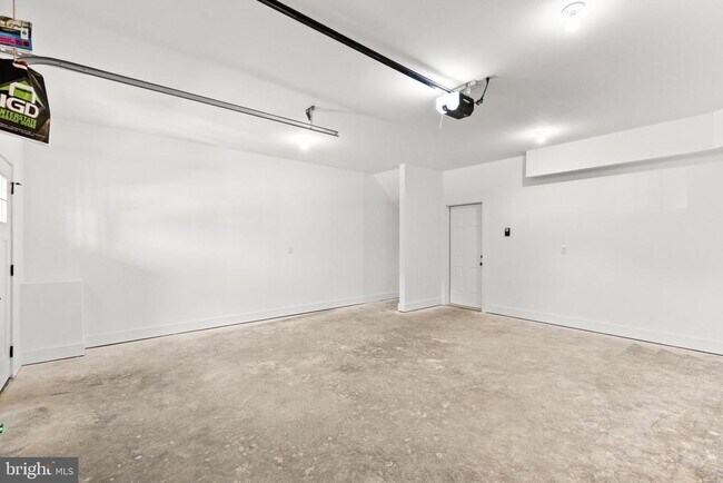 Building Photo - 3 COMMONS Ct