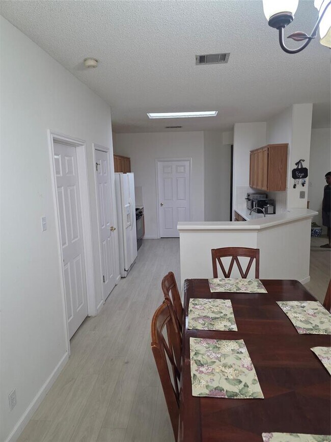 Building Photo - 16800 Tomcat Dr