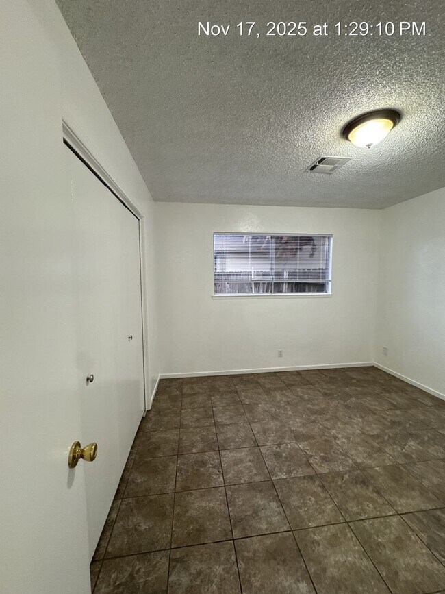 Building Photo - 2968