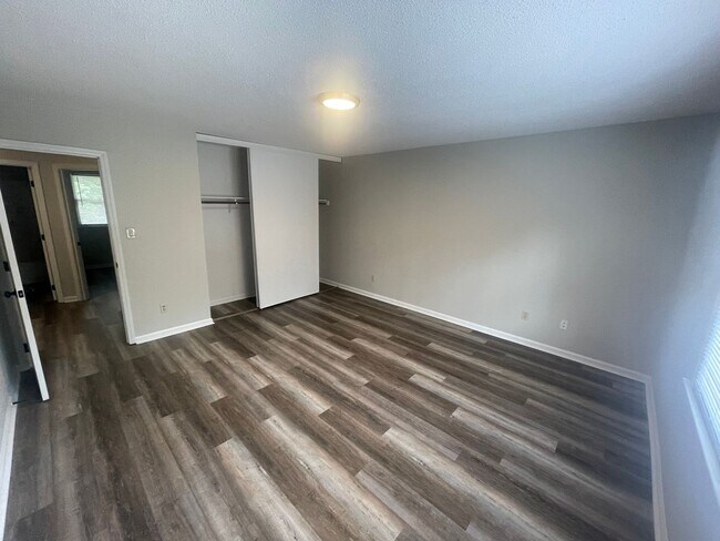 Building Photo - 5311