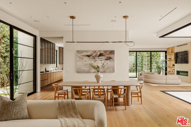 Building Photo - 11937 Addison St