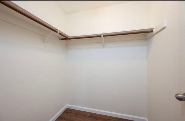 Building Photo - Charming Studio