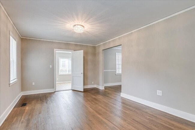 Building Photo - 2214 Breckenbridge Ave