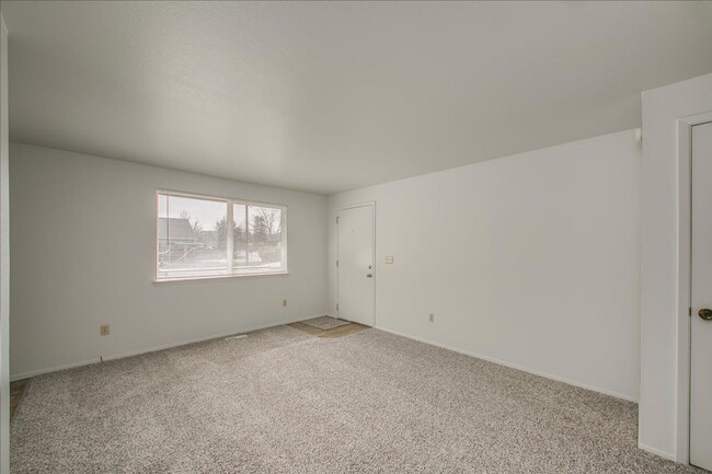 Building Photo - Charming 2 Bed, 1 Bath Duplex – Prime Bois...