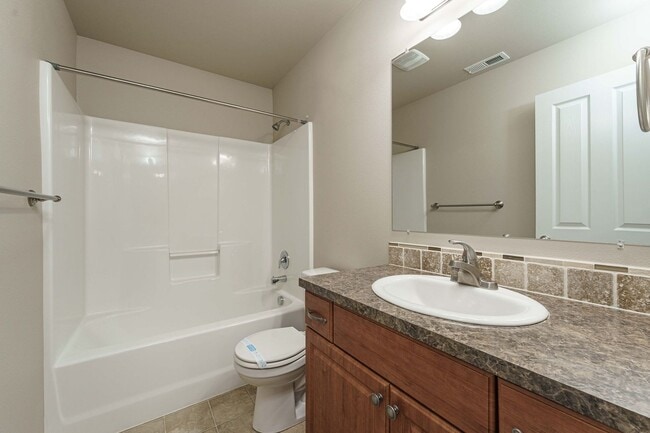 Building Photo - ASK ABOUT AUGUST MOVE IN SPECIAL 3 Bedroom...