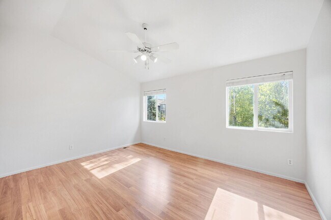 Building Photo - 2 bed/ 2.5 bath duplex in established neighborhood with corner lot