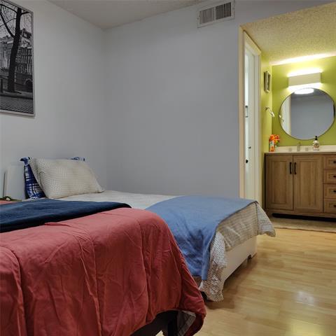 Building Photo - 18333 Roehampton Dr