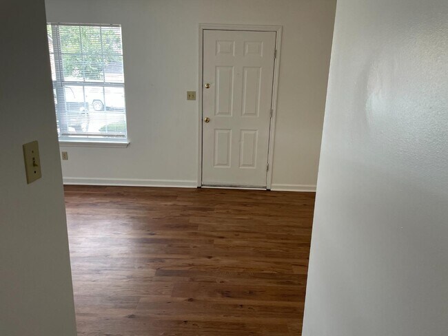 Building Photo - 98 Andrea Dr