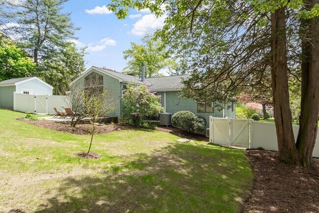 Building Photo - 15 Minuteman Ln
