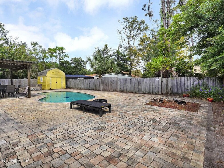 Building Photo - 8959 Bridgecreek Dr W