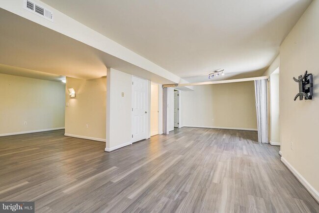 Building Photo - 19900 Belle Chase Dr