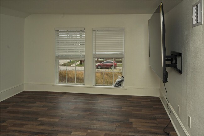 Building Photo - 2516 Isabella St