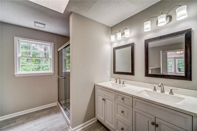 Building Photo - 311 Mariner Cir