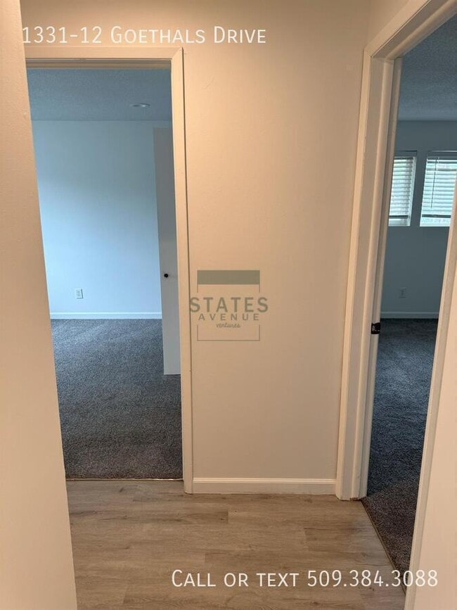 Building Photo - 1331 Goethals Dr