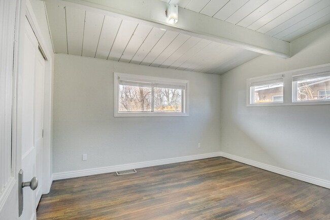 Building Photo - 918 S Arcadia St