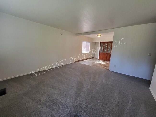 Building Photo - Charming 3 bd Home in Portland with W/D Ho...