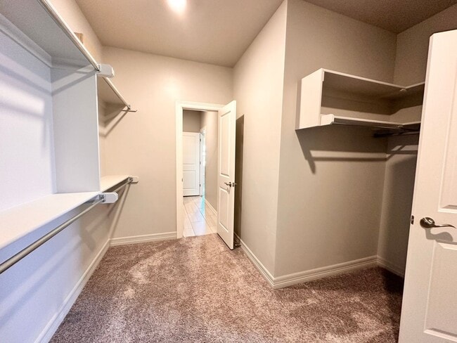 Building Photo - Spacious 4-Bedroom Home with Pool in Yukon