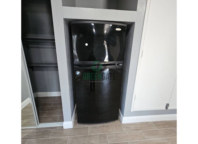 Building Photo - 3000 Carver Rd