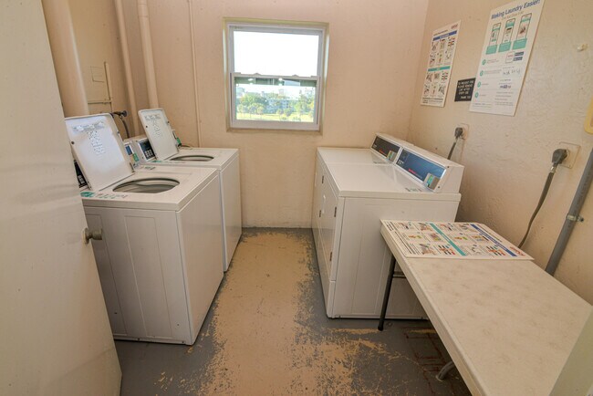 Building Photo - 2661 S Course Dr