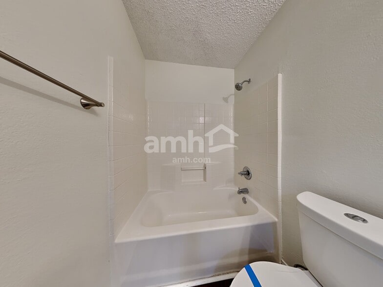 Building Photo - 8629 Garden Springs Dr