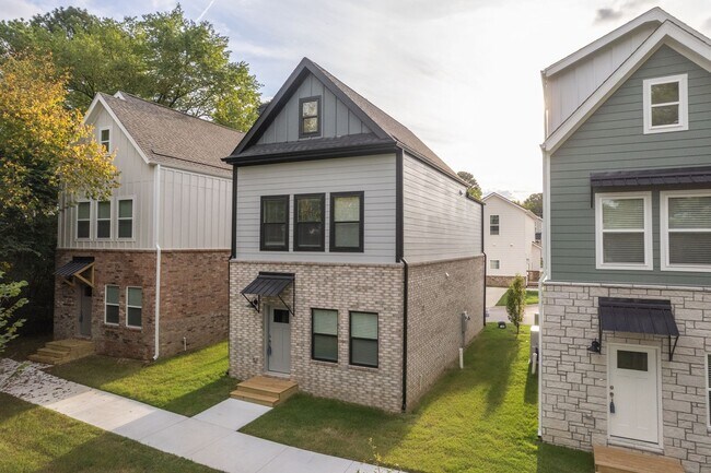 Building Photo - 1327 Van Buren Ave