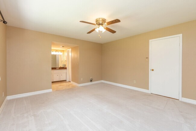 Building Photo - 2623 Longleaf Pines Ln