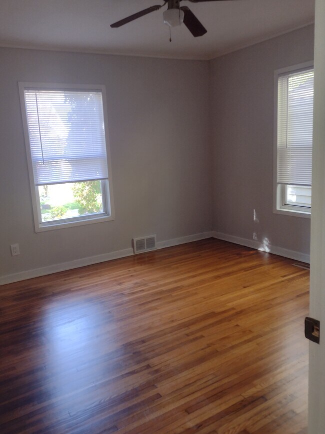 Building Photo - 4825 Ridge Rd