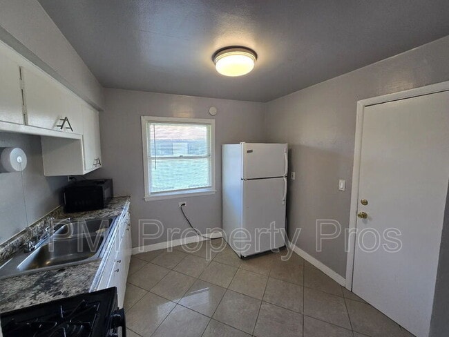 Building Photo - 5658 N 61st St