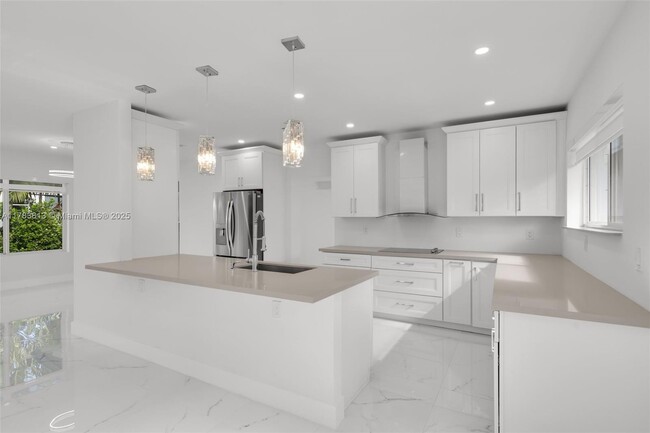 Building Photo - 7420 Beach View Dr