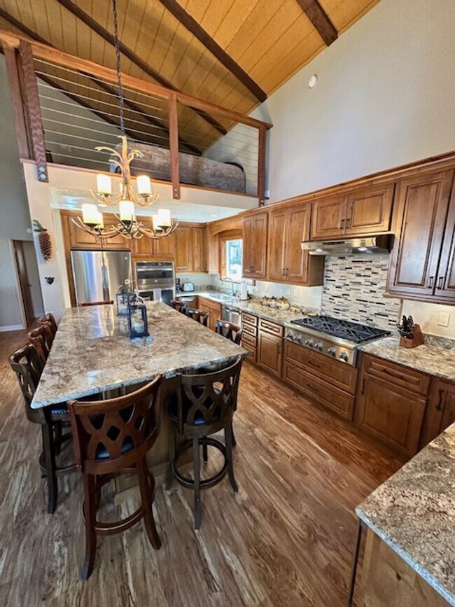 Building Photo - Spacious 4Bd home available for a seasonal...