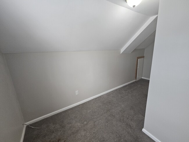 Building Photo - 931 Helmsdale Rd