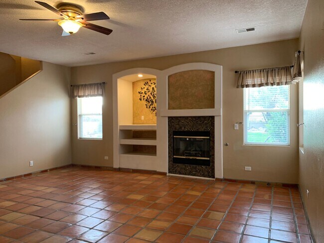 Building Photo - Magnificent 4 Bedroom, 2.5 Bath in Rio Rancho!