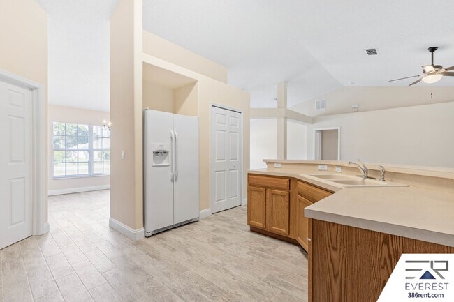 Building Photo - 96 Whispering Pine Dr