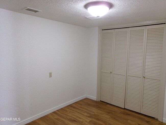 Building Photo - 5852 Mira Serena Dr