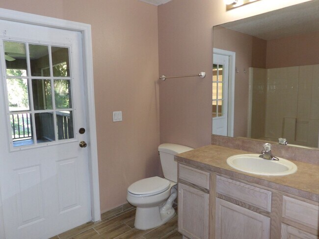 Building Photo - Spacious 4 Bedroom 2236 Sq Ft Call Carole Arcaro 386-216-4900 Deltona L Realty