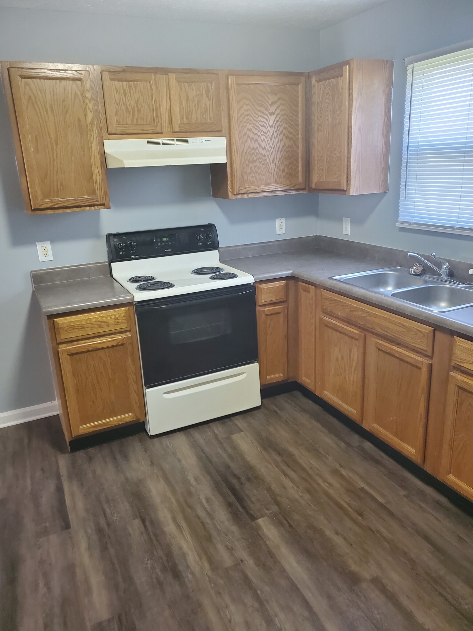 Building Photo - 1907 E Balsam Ct