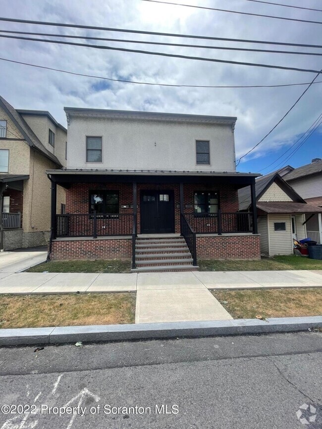 Building Photo - 436 Larch St