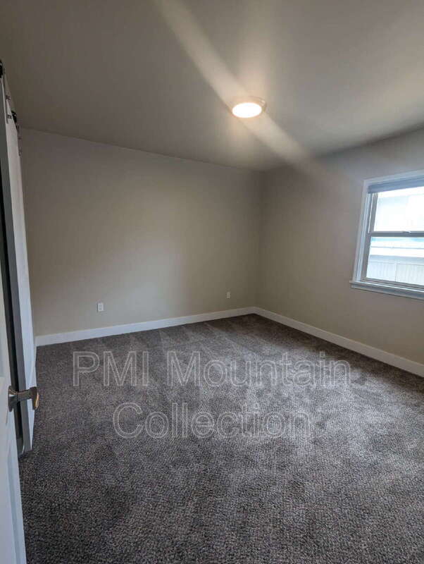 Building Photo - 249 S 400 E
