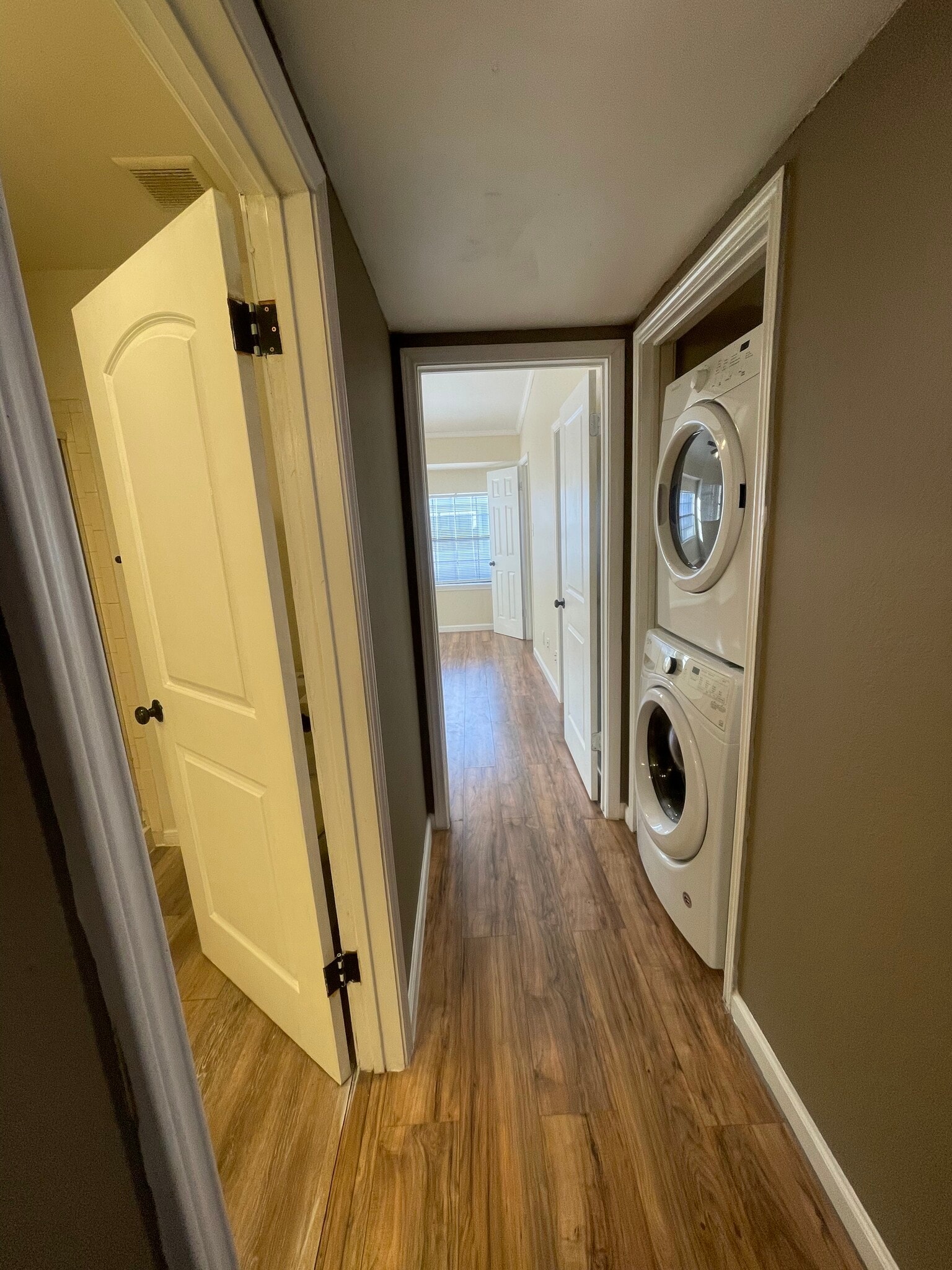 Building Photo - 8545 Midpark Rd