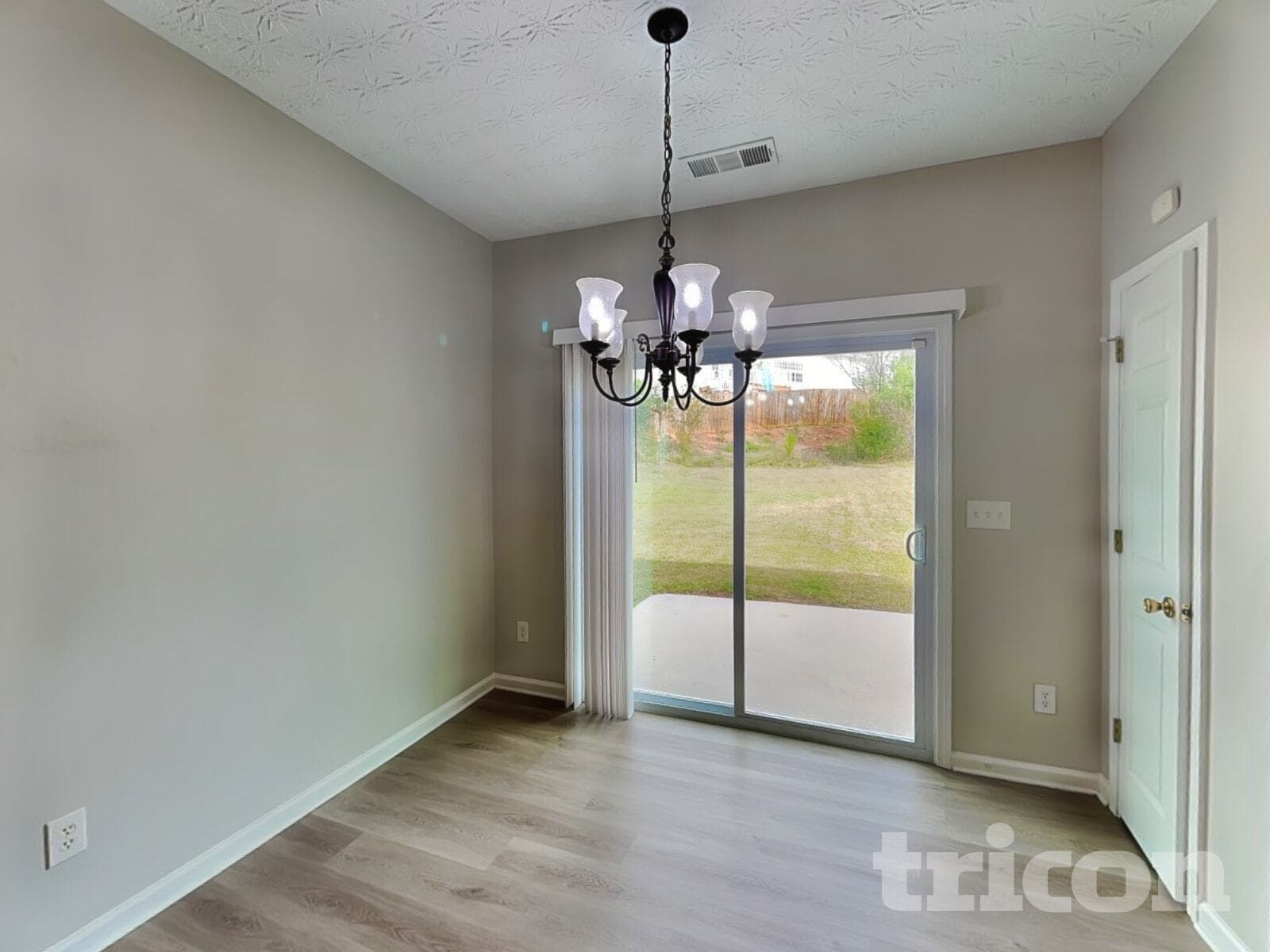 Building Photo - 1704 Chinaberry Ct