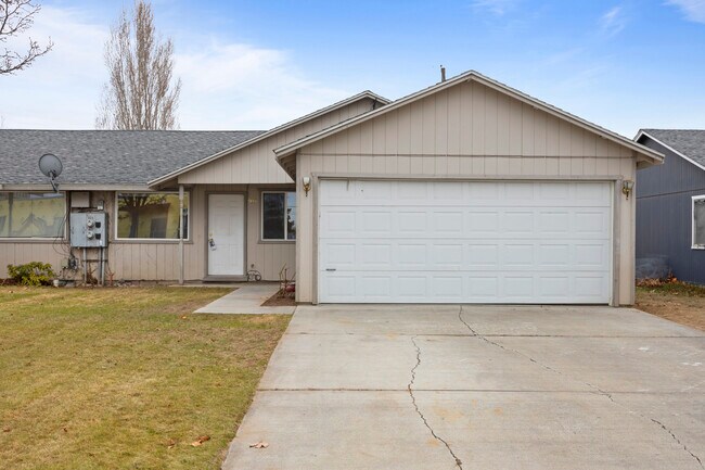 Building Photo - 905 E Ball Ct