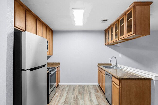 Building Photo - $200 Off First Months Rent! Flexible Lease...