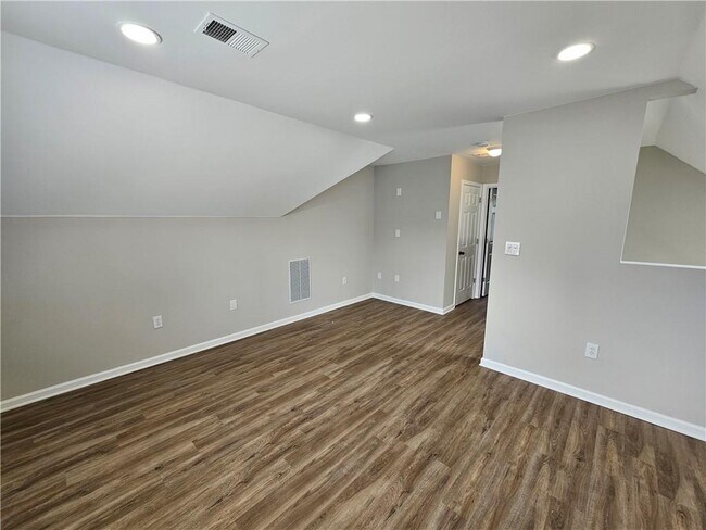 Building Photo - 79 Hammock Pl SE