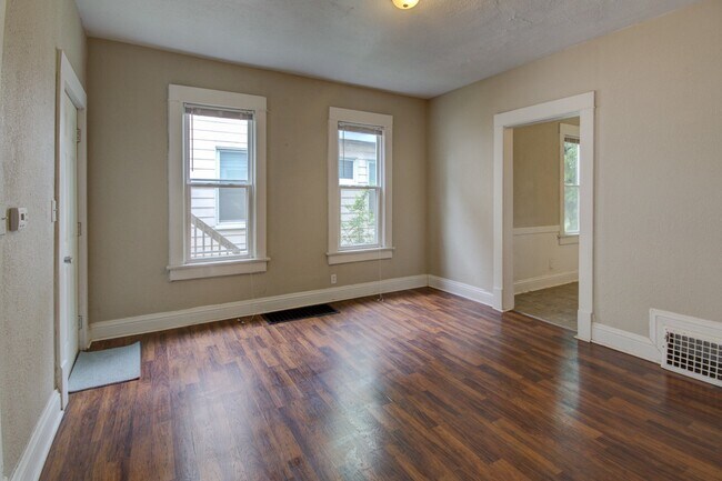 Building Photo - SL AAC1228