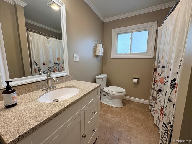 Building Photo - 1341 Catalpa Dr