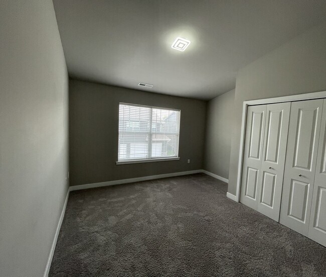 Building Photo - 4853 E Court St